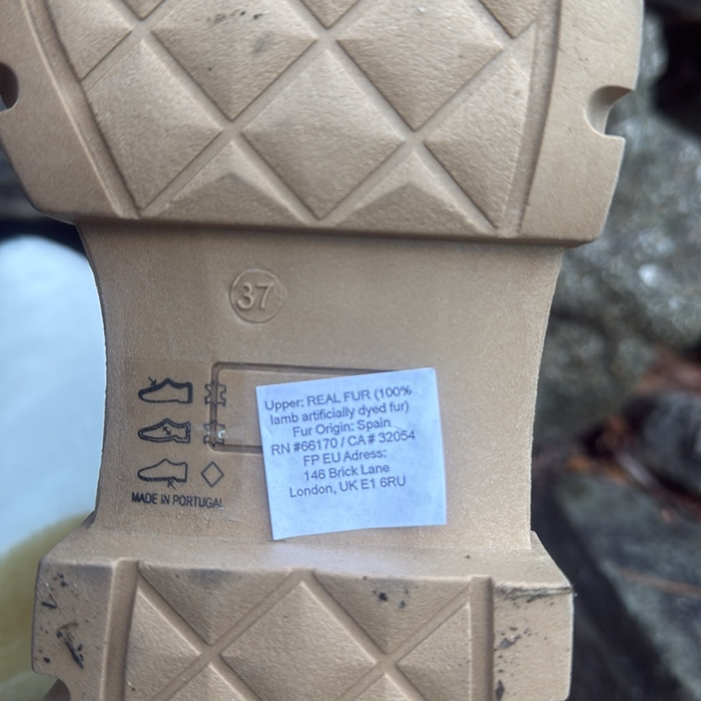 FREE PEOPLE REAL FUR TALL COLORBLOCK BOOTS - 37 EURO/ 7 US 💙🤍🤎❄️ - Picture 9 of 10